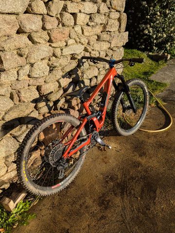 Used Specialized Enduro Comp 2022 2022 Mountainbike, Red, 29 — image 5 of 12