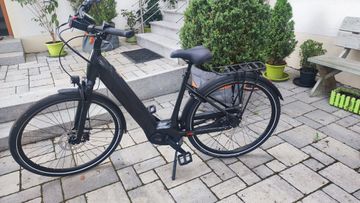 Käytetty CUBE SUPREME HYBRID EX 625 2023 2023 Urban & Touring