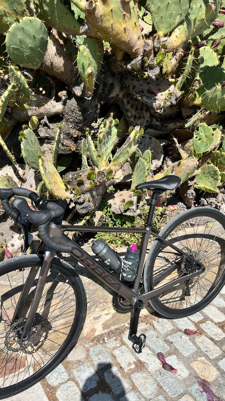 Orbea Avant H30 2025 2025 Road & Gravel usato, Nero — immagine 4 di 6