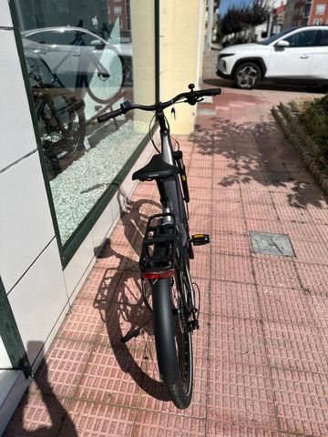 Giant Custom 2026 Urban de segunda mano, Gris claro — imagen 4 de 11