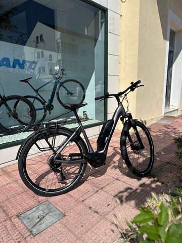 Giant Custom 2026 Urban de segunda mano, Gris claro — imagen 8 de 11
