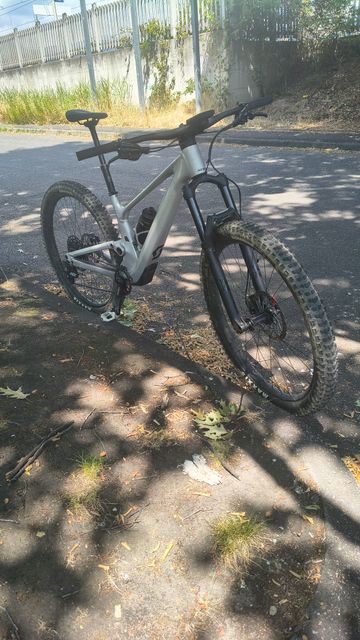 Used Scott Genius 940 2023 2023 Mountainbike, Light Gray, 29 — image 2 of 13
