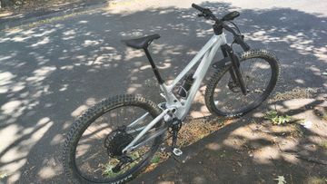 Used Scott Genius 940 2023 2023 Mountainbike, Light Gray, 29 — image 6 of 13