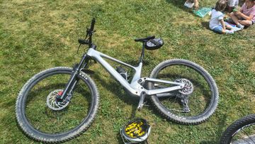 Used Scott Genius 940 2023 2023 Mountainbike, Light Gray, 29 — image 3 of 13