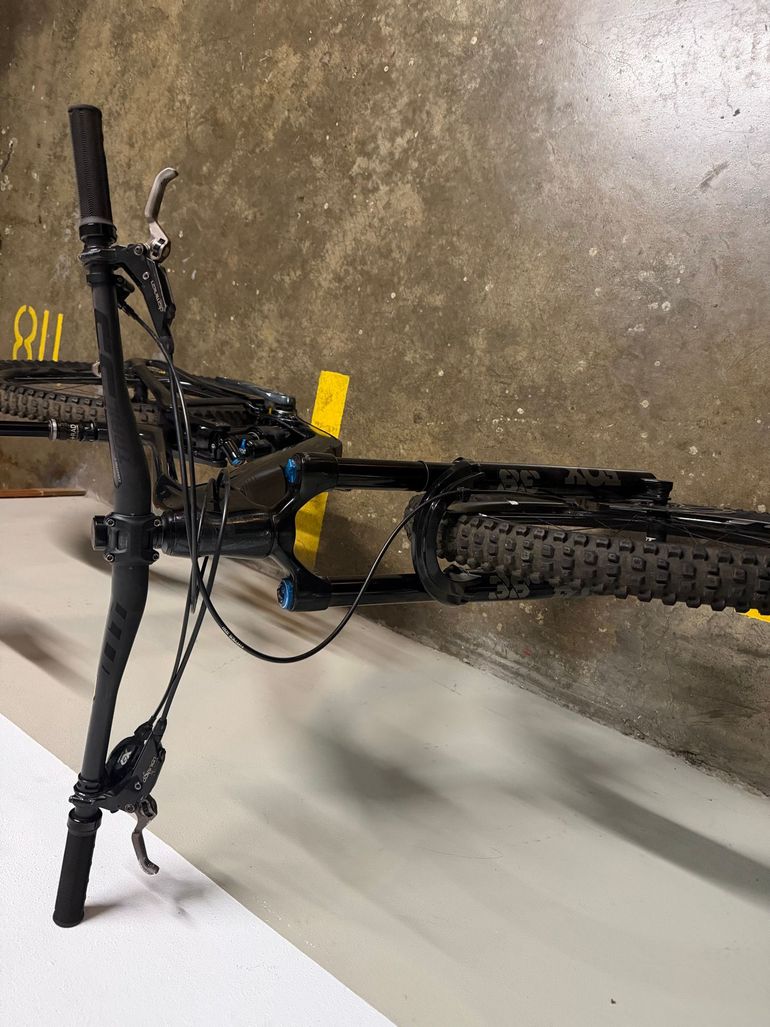 Giant Reign Advanced Pro 1 2023 2023 Mountainbike usato, Nero — immagine 5 di 26