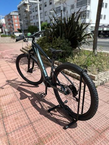Used Giant Talon Shimano CUES 2026 Mountainbike, Green — image 13 of 14