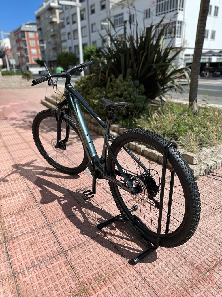 Used Giant Talon Shimano CUES 2026 Mountainbike, Green — image 13 of 14