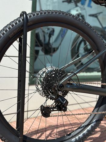 Used Giant Talon Shimano CUES 2026 Mountainbike, Green — image 11 of 14