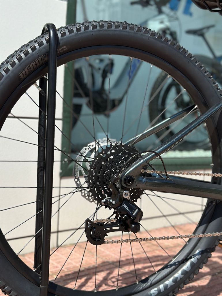 Used Giant Talon Shimano CUES 2026 Mountainbike, Green — image 11 of 14