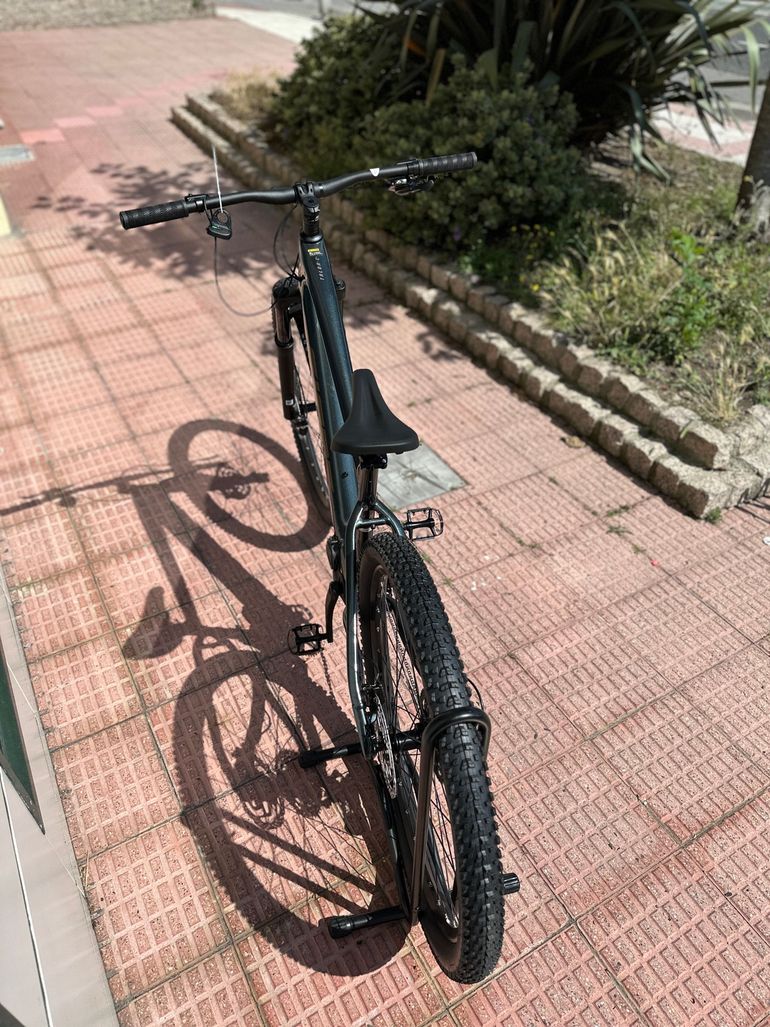 Used Giant Talon Shimano CUES 2026 Mountainbike, Green — image 6 of 14