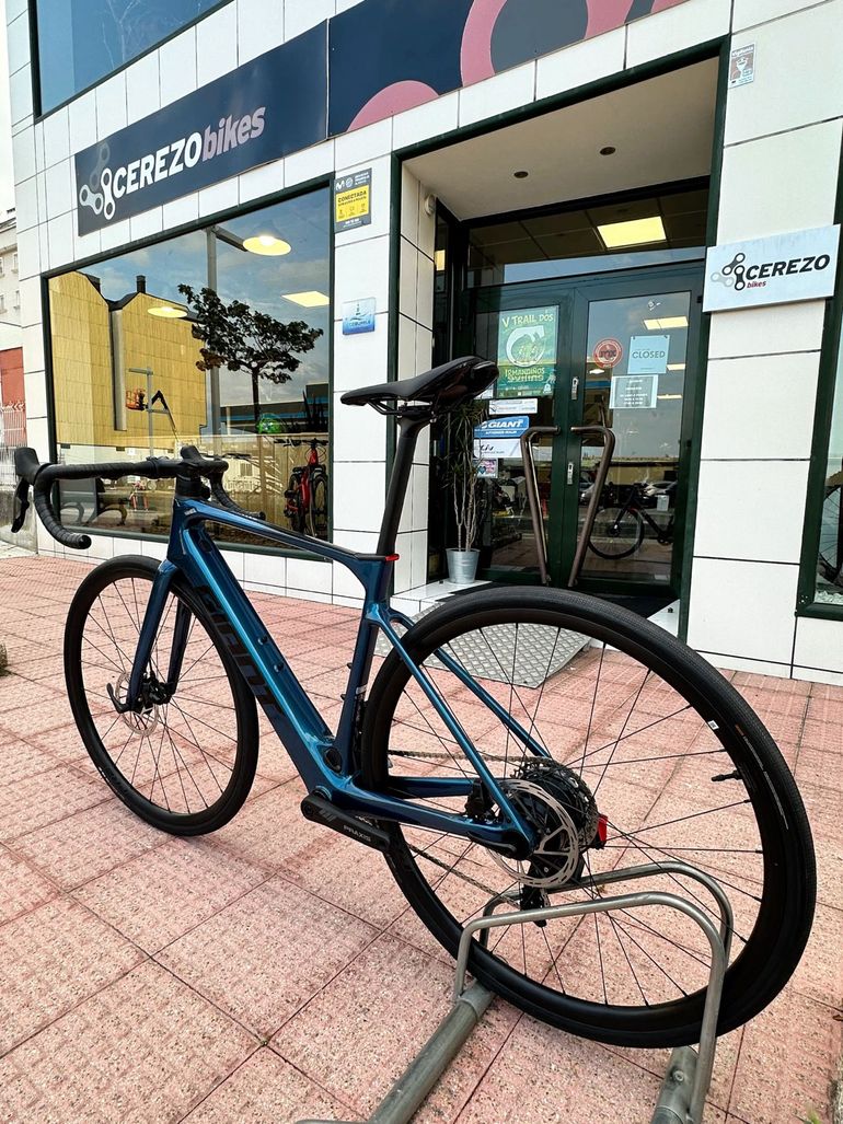 Used Giant Defy SRAM Rival 2025 Road & Gravel, Blue — image 2 of 4