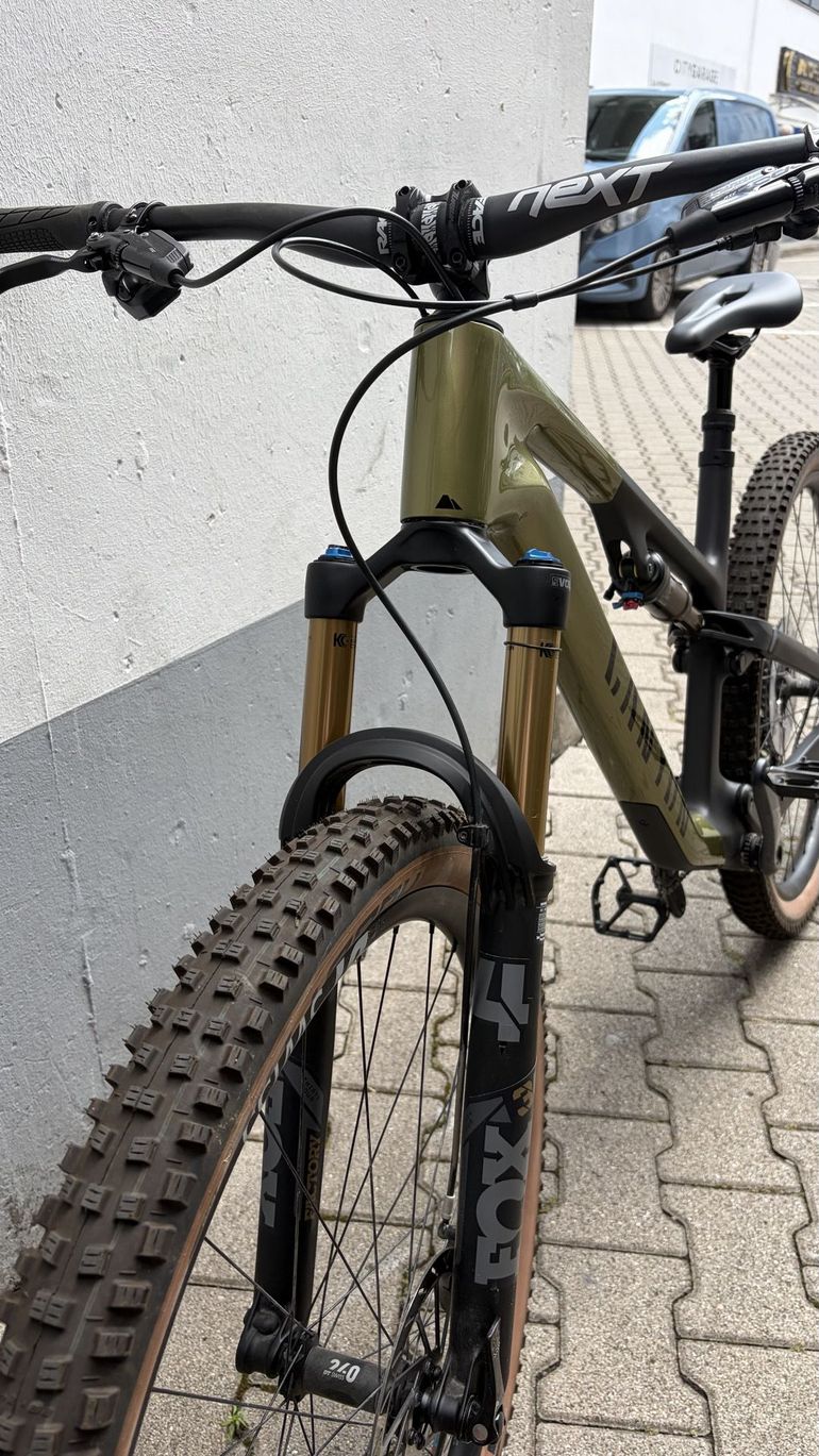 Canyon Neuron CF 9 SL 2023 2023 Mountainbike usato, Nero — immagine 8 di 10