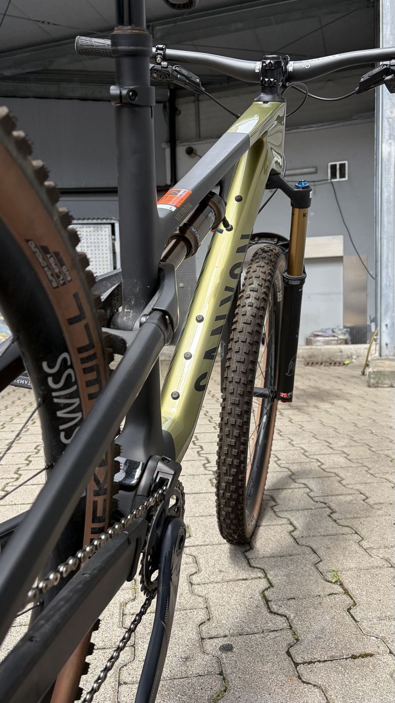 Canyon Neuron CF 9 SL 2023 2023 Mountainbike usato, Nero — immagine 10 di 10