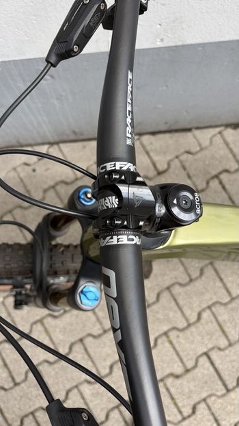 Canyon Neuron CF 9 SL 2023 2023 Mountainbike usato, Nero — immagine 4 di 10