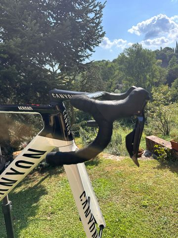 Used Canyon Aeroad CFR Disc Di2 2021 Frameset 2021 Road & Gravel, White — image 7 of 14