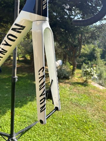Used Canyon Aeroad CFR Disc Di2 2021 Frameset 2021 Road & Gravel, White — image 9 of 14