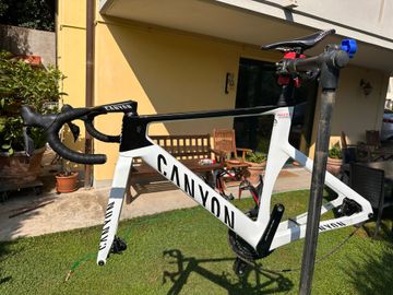 Used Canyon Aeroad CFR Disc Di2 2021 Frameset 2021 Road & Gravel, White — image 2 of 14