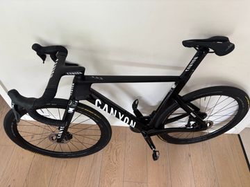 Używany Canyon Aeroad CFR Disc MvdP 2022 2022 Road & Gravel — zdjęcie 2 z 8