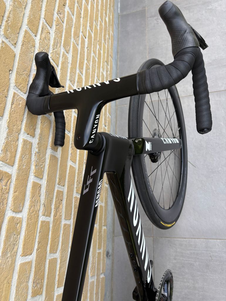 Canyon Aeroad CFR Disc MvdP 2022 2022 Road & Gravel usato, Nero — immagine 4 di 4