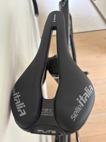 Używany Canyon Aeroad CFR Disc MvdP 2022 2022 Road & Gravel — zdjęcie 7 z 8