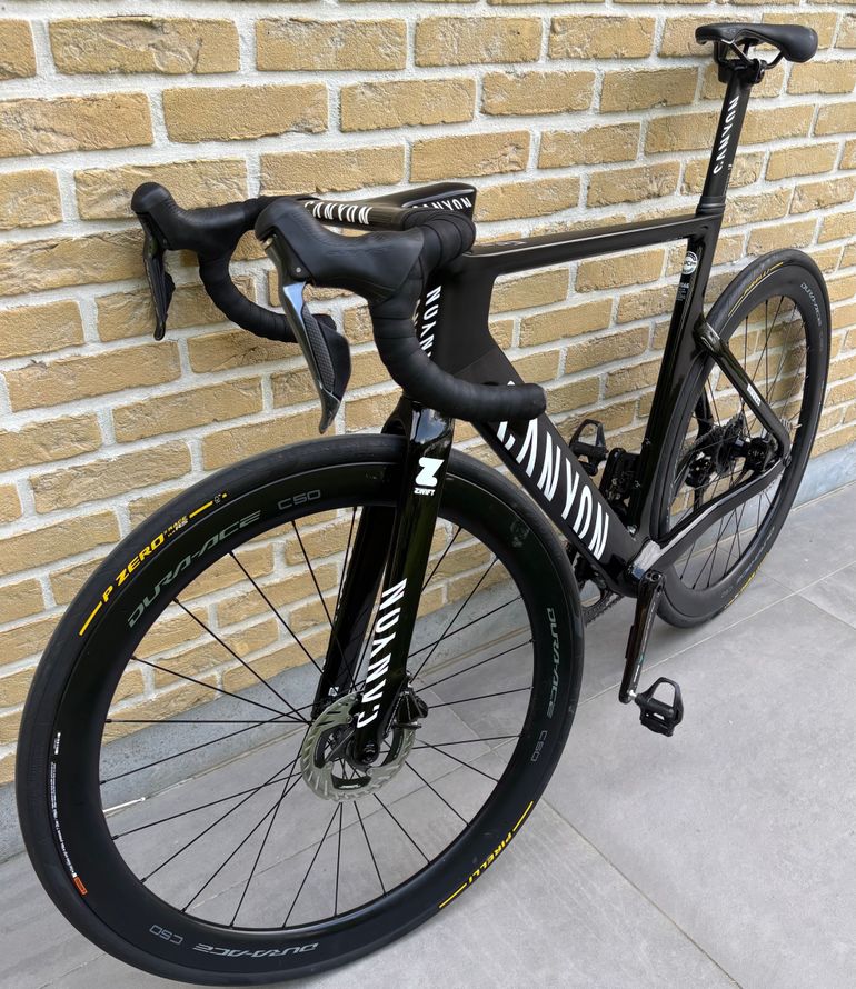 Canyon Aeroad CFR Disc MvdP 2022 2022 Road & Gravel usato, Nero — immagine 2 di 4