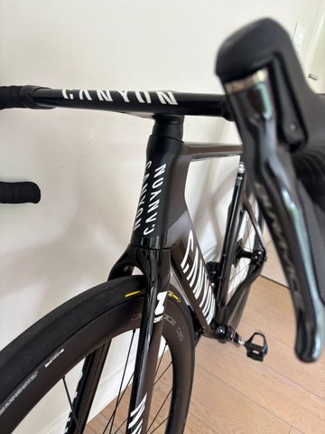 Używany Canyon Aeroad CFR Disc MvdP 2022 2022 Road & Gravel — zdjęcie 3 z 8
