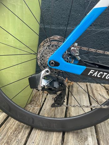 Factor One SRAM Red eTap AXS 2021 Road & Gravel d'occasion — image 4 sur 6