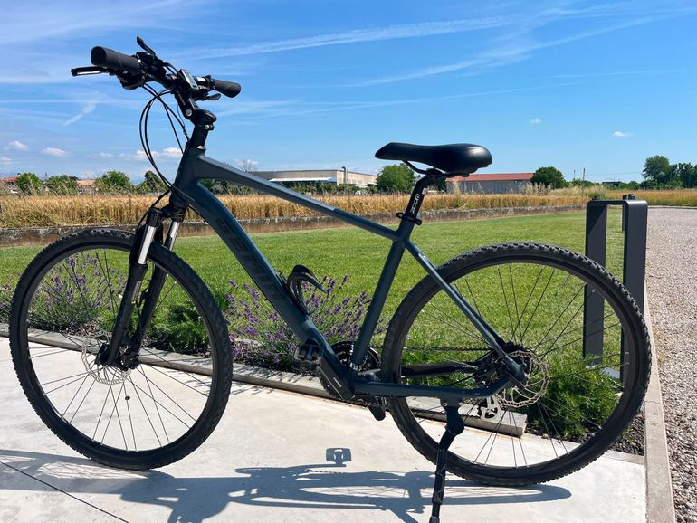 Used Gemin Custom Shimano Altus 2024 Mountainbike, Light Gray — image 2 of 7