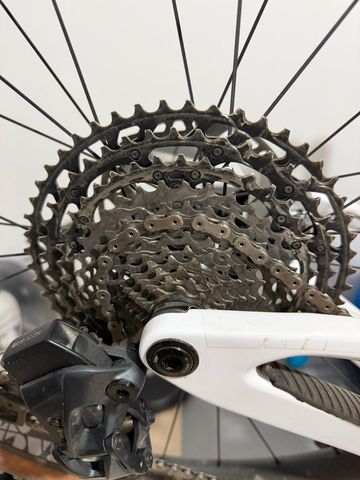 Used Scott Spark RC Team Issue 2022 2022 Mountainbike, White, 29 — image 12 of 15