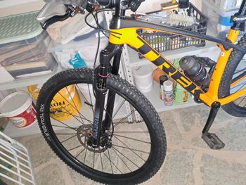 Used Trek Procaliber 9.6 2024 2024 Mountainbike, Orange, 29 — image 2 of 3
