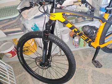 Used Trek Procaliber 9.6 2024 2024 Mountainbike, Orange, 29 — image 2 of 3