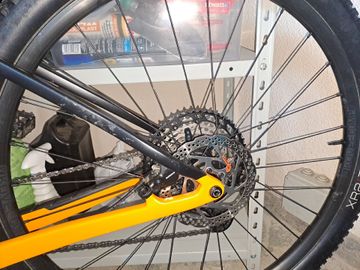 Used Trek Procaliber 9.6 2024 2024 Mountainbike, Orange, 29 — image 3 of 3