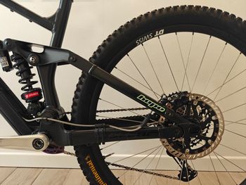 Used RAAW V2.2 2025 Mountainbike, Black — image 4 of 11