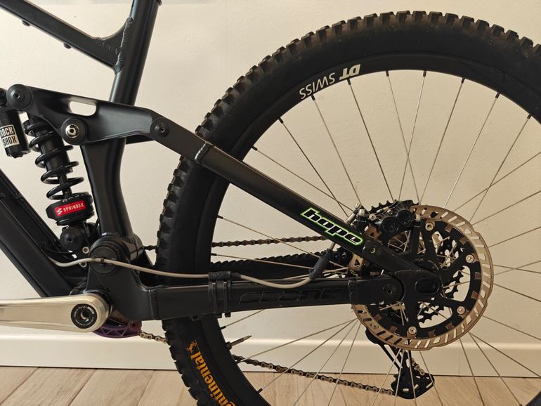 Used RAAW V2.2 2025 Mountainbike, Black — image 4 of 11