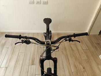 Used RAAW V2.2 2025 Mountainbike, Black — image 3 of 11