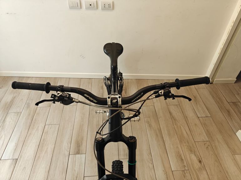 Used RAAW V2.2 2025 Mountainbike, Black — image 3 of 11