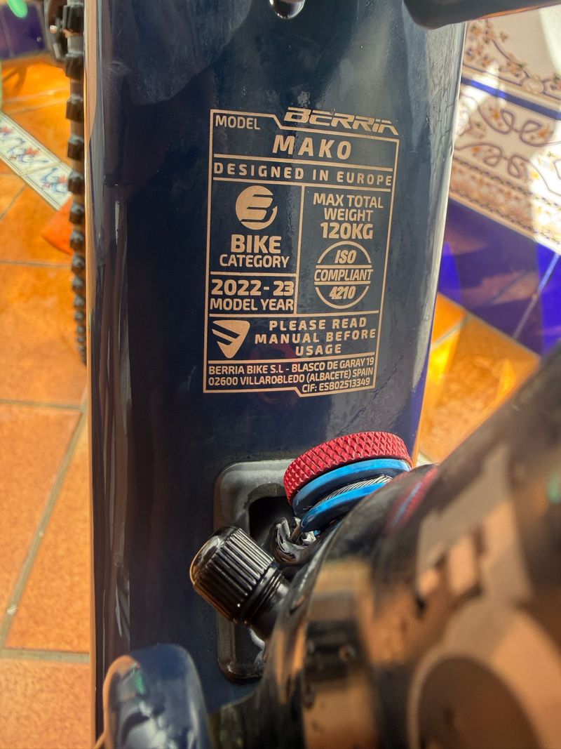 Used Berria MAKO 4 2022 2022 Mountainbike, Blue, 29 — image 4 of 9
