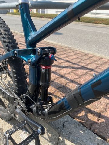Gebrauchtes Trek Fuel EX 8 2022 2022 Mountainbike, Blau, 27.5, 29 — Bild 4 von 6
