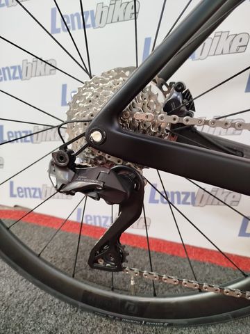 Scott Addict RC 15 2022 2022 Road & Gravel usato, Nero — immagine 2 di 7