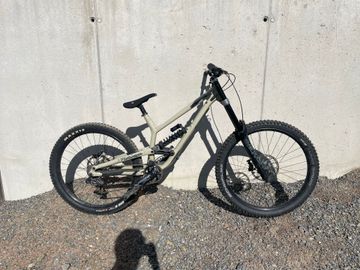 Käytetty Commencal FURIOUS RIDE 2021 2021 Mountainbike — kuva 1 / 8