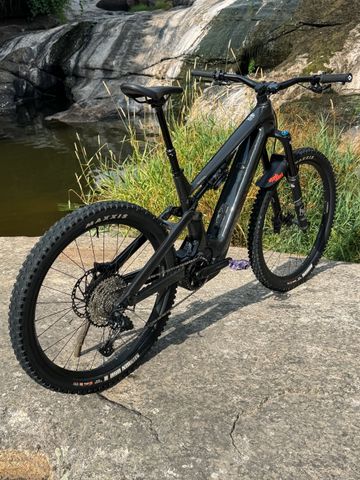 Canyon Spectral:ON CF 8 2023 2023 Mountainbike usato, Nero — immagine 3 di 17