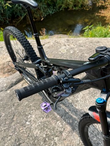 Canyon Spectral:ON CF 8 2023 2023 Mountainbike usato, Nero — immagine 5 di 17