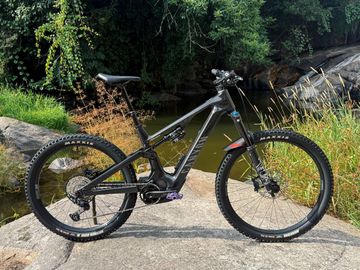 Käytetty Canyon Spectral:ON CF 8 2023 2023 MTB