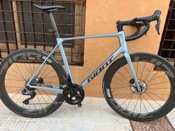 Käytetty Giant TCR Advanced 0 Di2 2025 2025 Road & Gravel