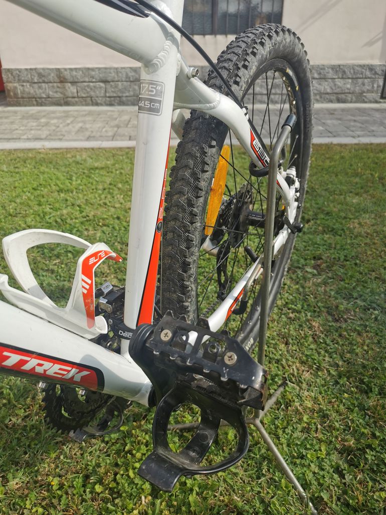 Used Trek 6300 2012 2012 Mountainbike, White — image 8 of 8
