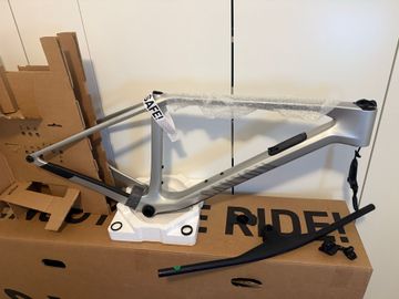 Used Canyon Exceed CF 9 AXS 2025 Frameset 2025 Mountainbike, Light Gray, 29 — image 6 of 46