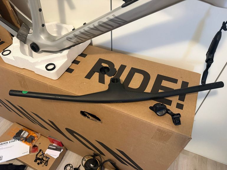Used Canyon Exceed CF 9 AXS 2025 Frameset 2025 Mountainbike, Light Gray, 29 — image 10 of 46
