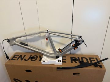 Used Canyon Exceed CF 9 AXS 2025 Frameset 2025 Mountainbike, Light Gray, 29 — image 16 of 46