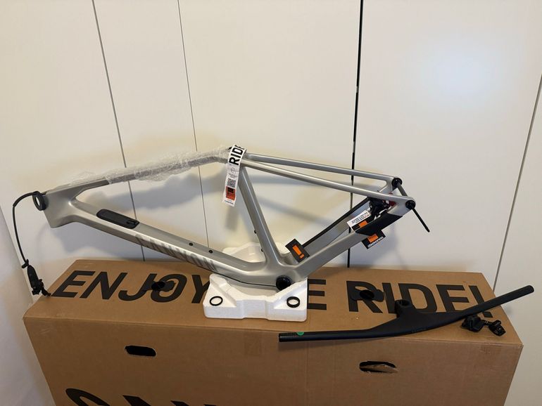 Used Canyon Exceed CF 9 AXS 2025 Frameset 2025 Mountainbike, Light Gray, 29 — image 16 of 46