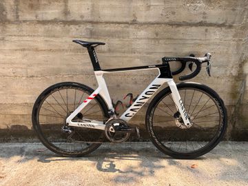 Gebrauchtes Canyon Aeroad CFR Disc Di2 2022 2022 Road & Gravel, Weiß — Bild 1 von 16